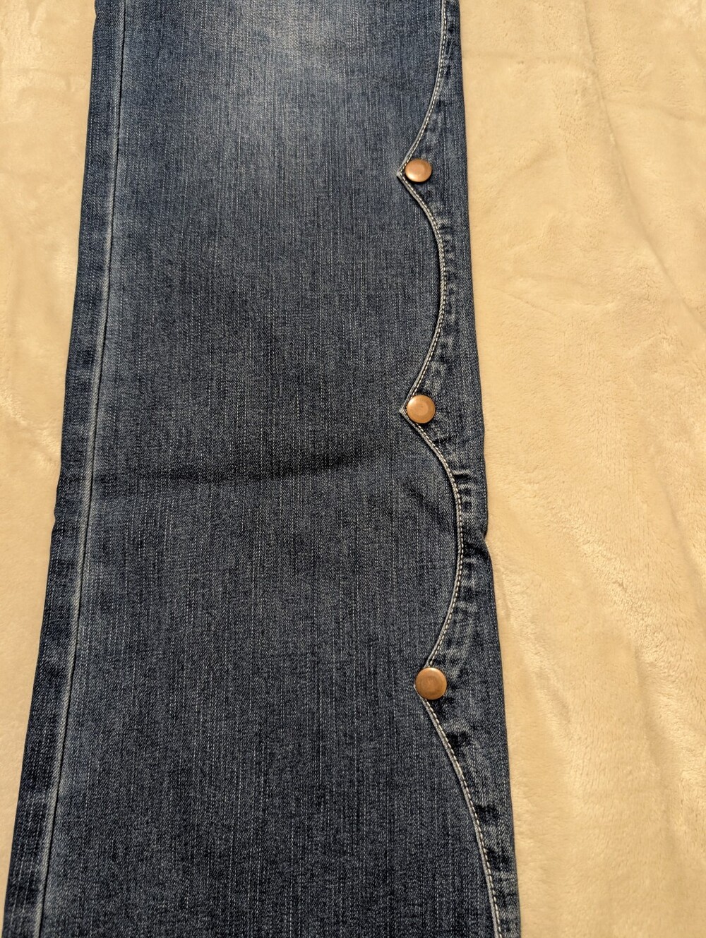Flamingals Raw Hem Button Side Mid Waist Bootcut Jeans NWT Large - Picture 6 of 11